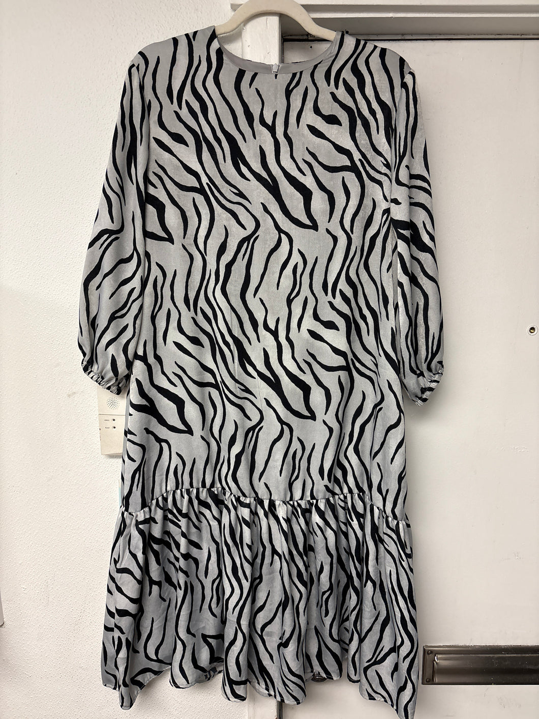 Alyssa Silver Printed Dress w Ruffle
