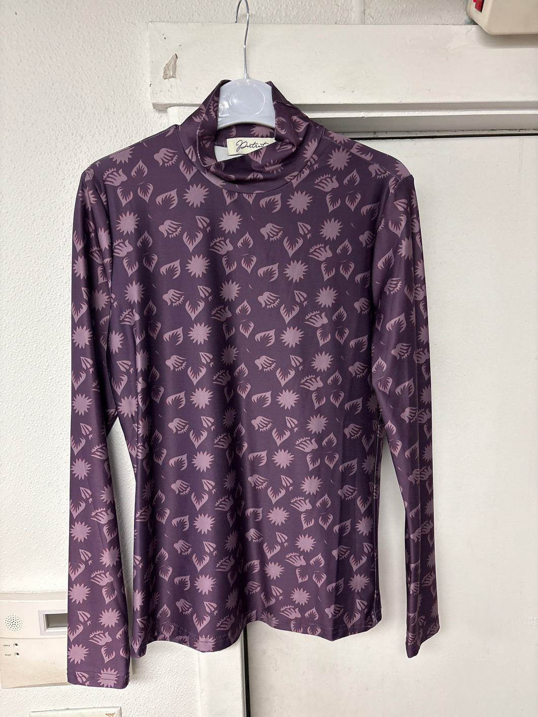 Fitted Print Turtleneck