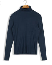 Load image into Gallery viewer, Point Crop L/S Turtleneck

